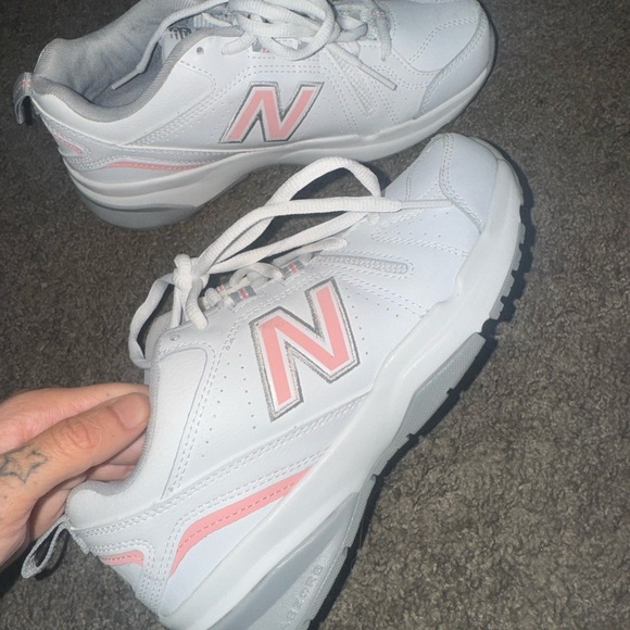White and pink new balances - Picture 4 of 5